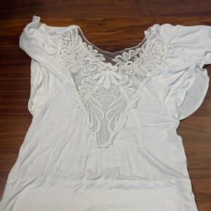 Body central flowy top!